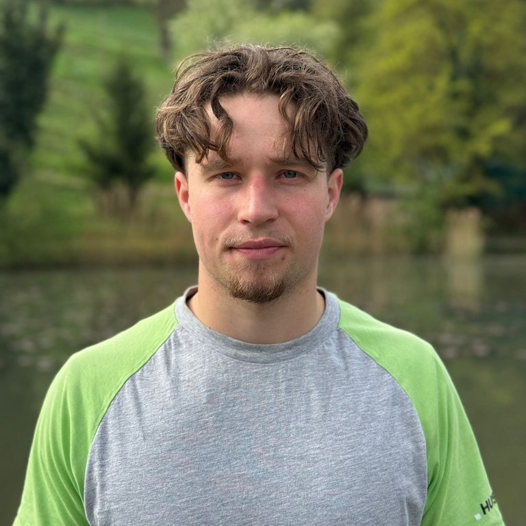 Aron Peter, Lernender Zimmermann 