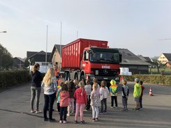 ERNE sorgt für grosse Augen beim LKW- Aufklärungstag