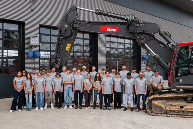 Herzlich willkommen in der ERNE Familie – 28 junge Talente starten ihre Ausbildung Herzlich willkommen in der ERNE Familie – 28 junge Talente starten ihre Ausbildung