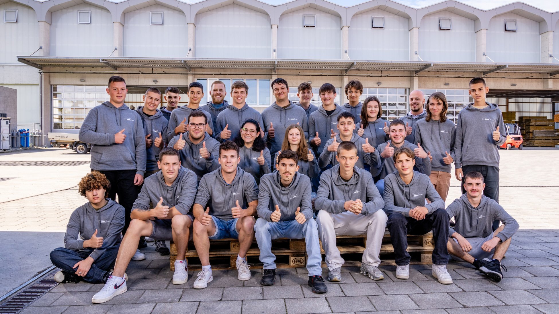 Lernende 2023 ERNE Gruppe Lernende 2023 Gruppenfoto