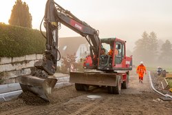 Strassenbau und Belagsarbeiten in einem Wohnquartier in Stadel
